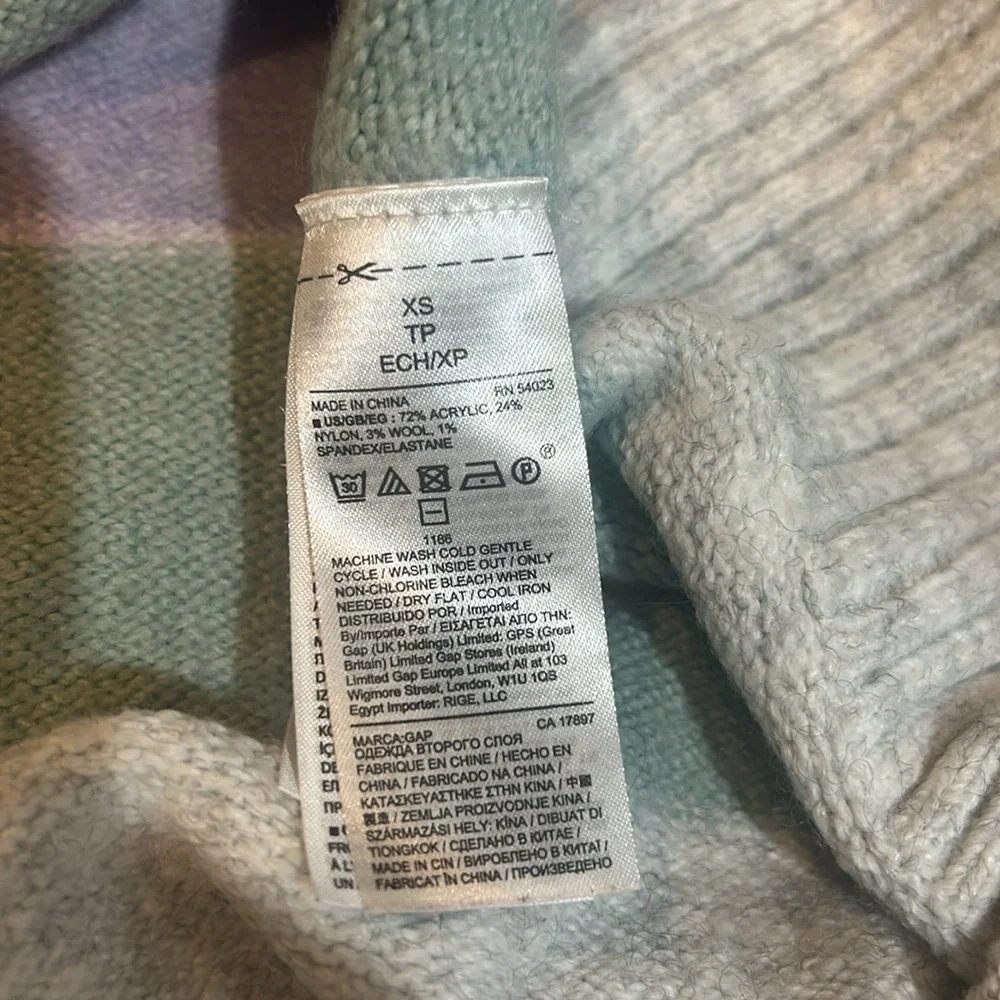 Gap, cowl neck sweater, size xsmall - Picture 2 of 2